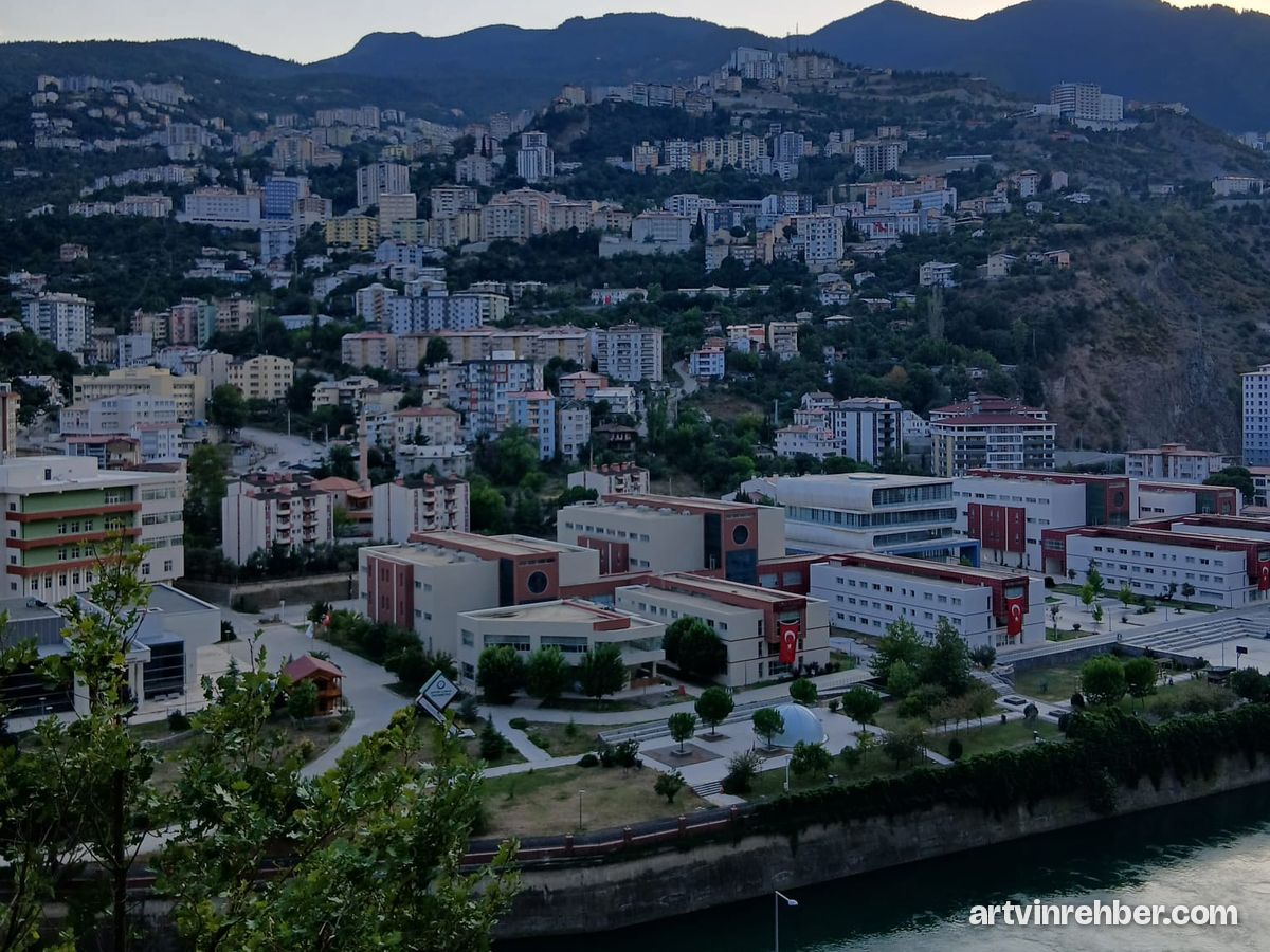 Artvin merkez ve Çoruh kıyısı