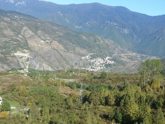 Damar beldesinden Murgul ilçesi Artvin sonbahar