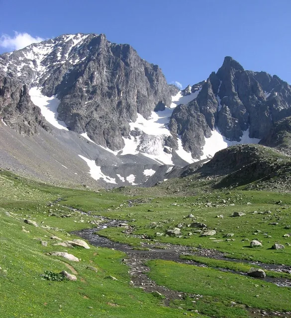 Kaçkar Dağları zirvesi — Artvin ve Rize sınırında