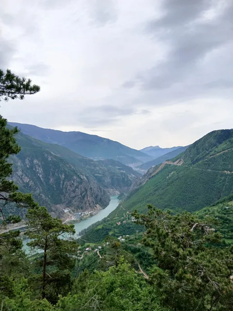 Borçka baraj gölü — Fıstıklı köyü