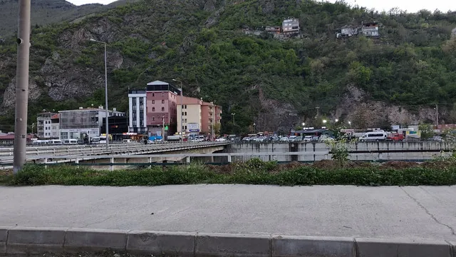 Seyitler dolmuş durağı karşıdan görünüş