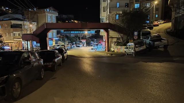 Fevzi Çakmak Caddesi gece — kafeler ve restoranlar