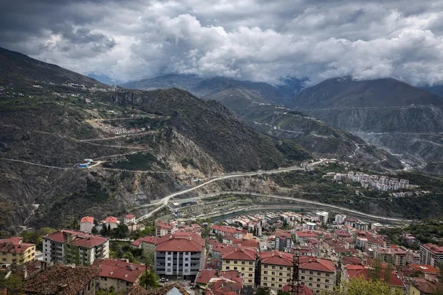 Artvin merkez şehir manzarası havadan görünüm