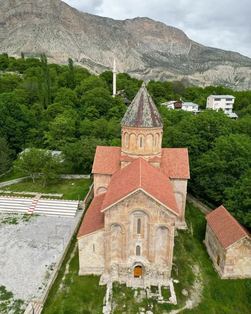 İşhan Kilisesi Manastırı Yusufeli Artvin tarihi Gürcü mimari